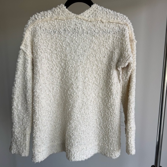 Abercrombie & Fitch Cream Boucle V-Neck Sweater Size Small - Picture 3 of 5